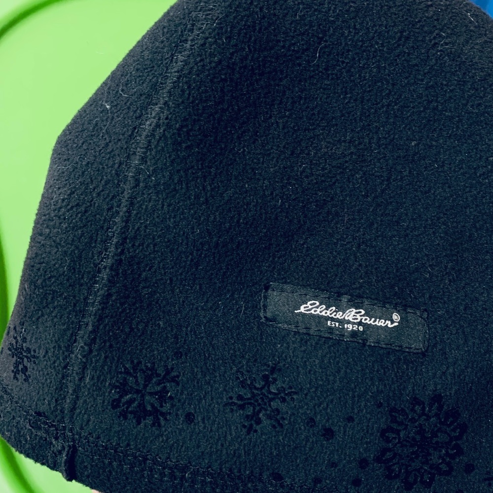 NWOT Eddie Bauer Black Fleece Snowflake Beanie Hat